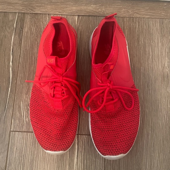 NIKE Red Roshe Size 8.5 - Picture 3 of 5